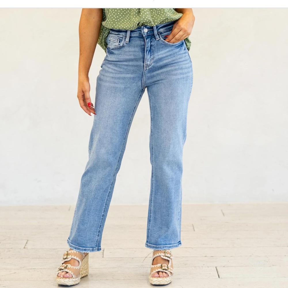 Lovervet by Vervet High Rise Jeans with a Medium Blue Wash. Size 28/7